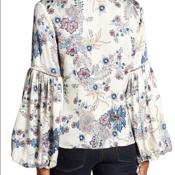 Willow & Clay Floral Blouse - Picture 2 of 8